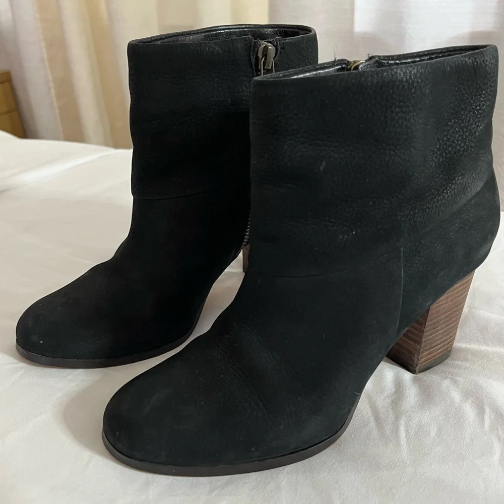 Cole Haan Black Leather Ankle Boots with Side Zipper Size 6B